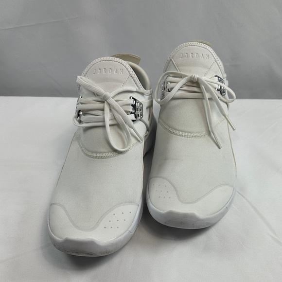 Jordan Other - Jordan Fly 89 White/Cream Basketball Sneakers with Silver Accents Sz 10.5